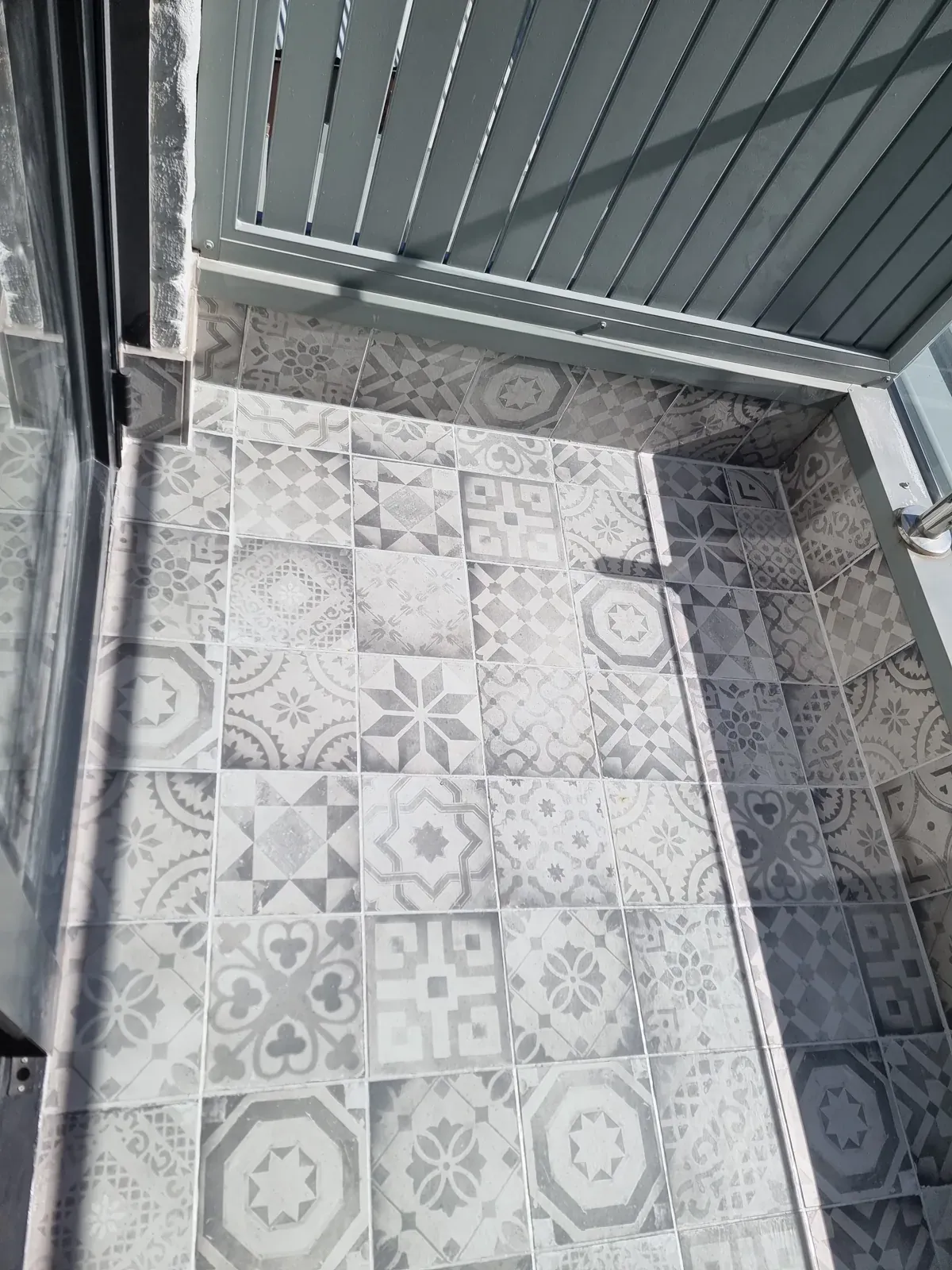 Sealed balcony in patterned encaustic-look tiles