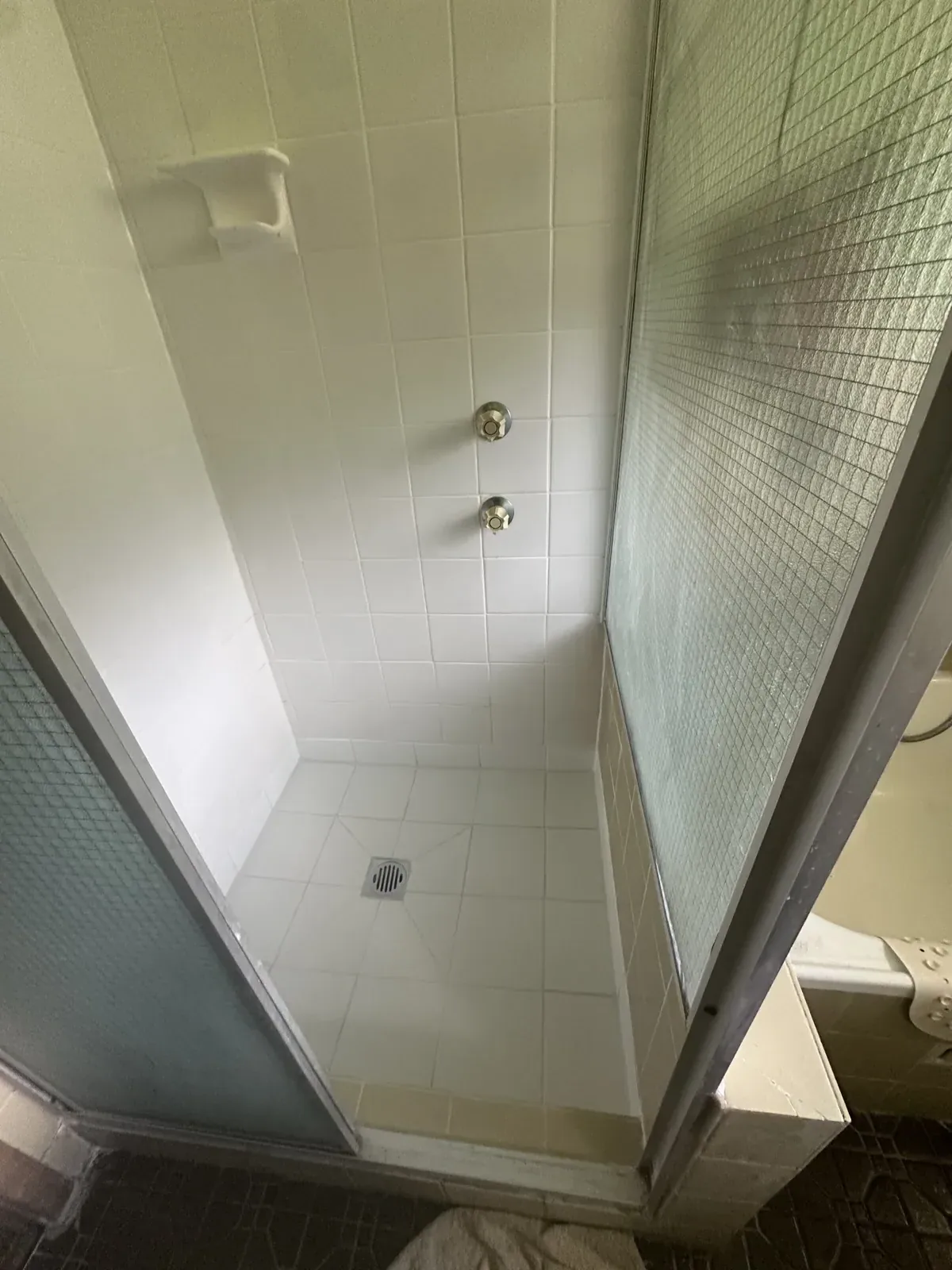 Sealed bathroom with a glass mosaic feature wall